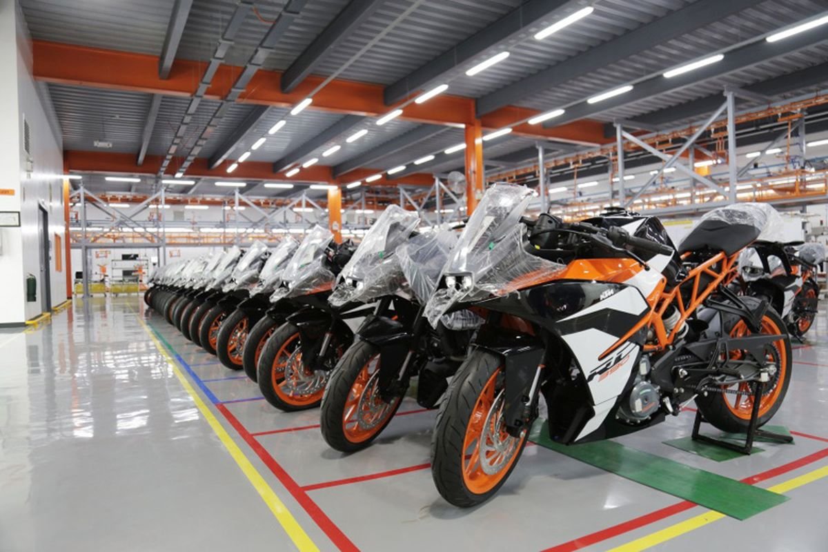 KTM Terjerat Krisis: 265.000 Motor Menganggur, Bajaj Siap Menjadi Penyelamat!