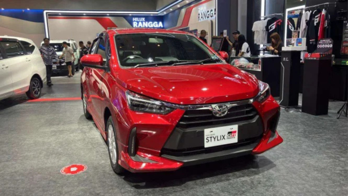 Trio Mobil Populer: Toyota Agya Stylix Laris, Aion V Hemat Servis, Jaecoo J5 EV Debut di IIMS 2025